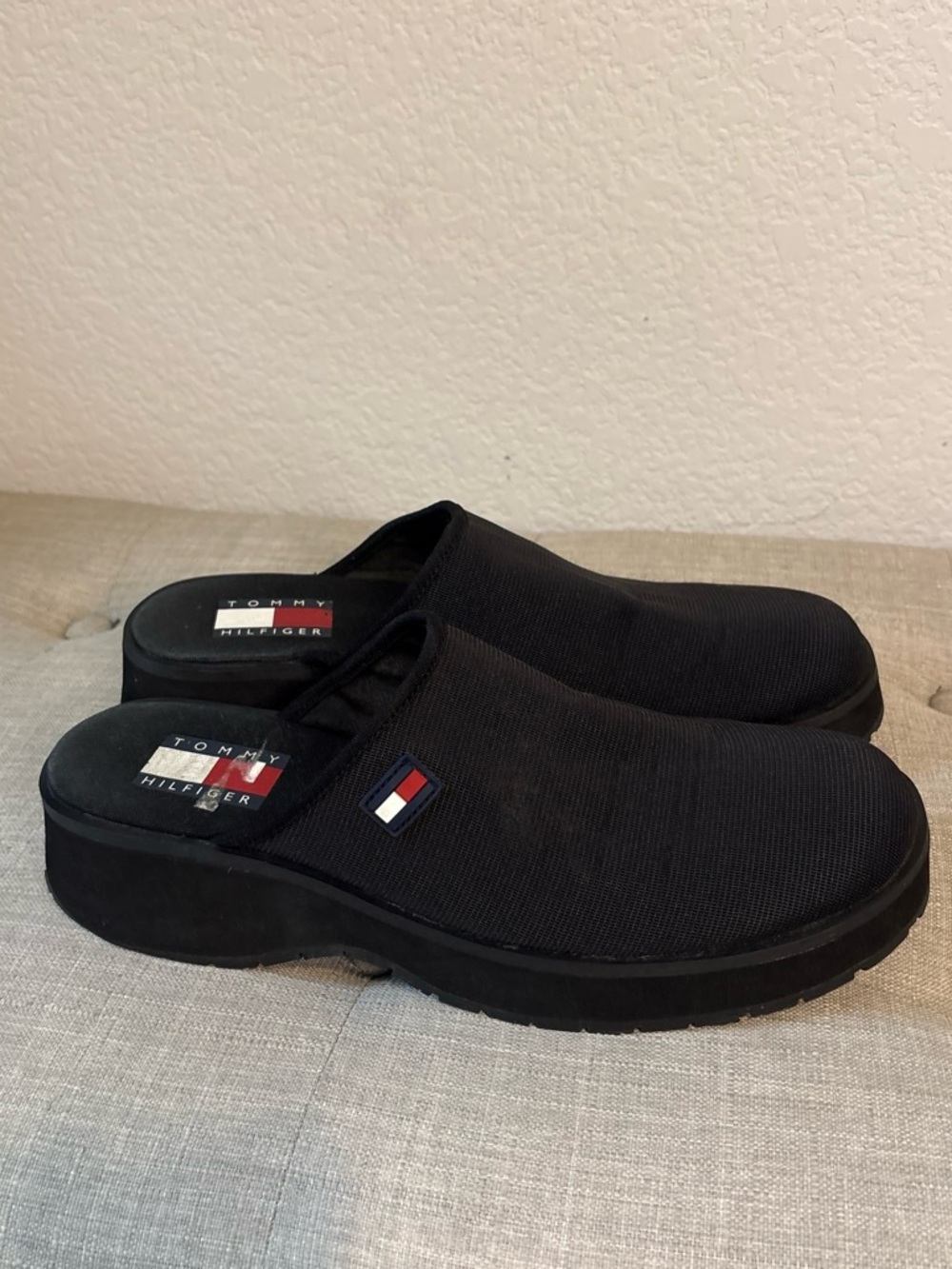 Vintage 90s/Y2K Tommy Hilfiger Platform Mule Clogs – Black Chunky Slides 9